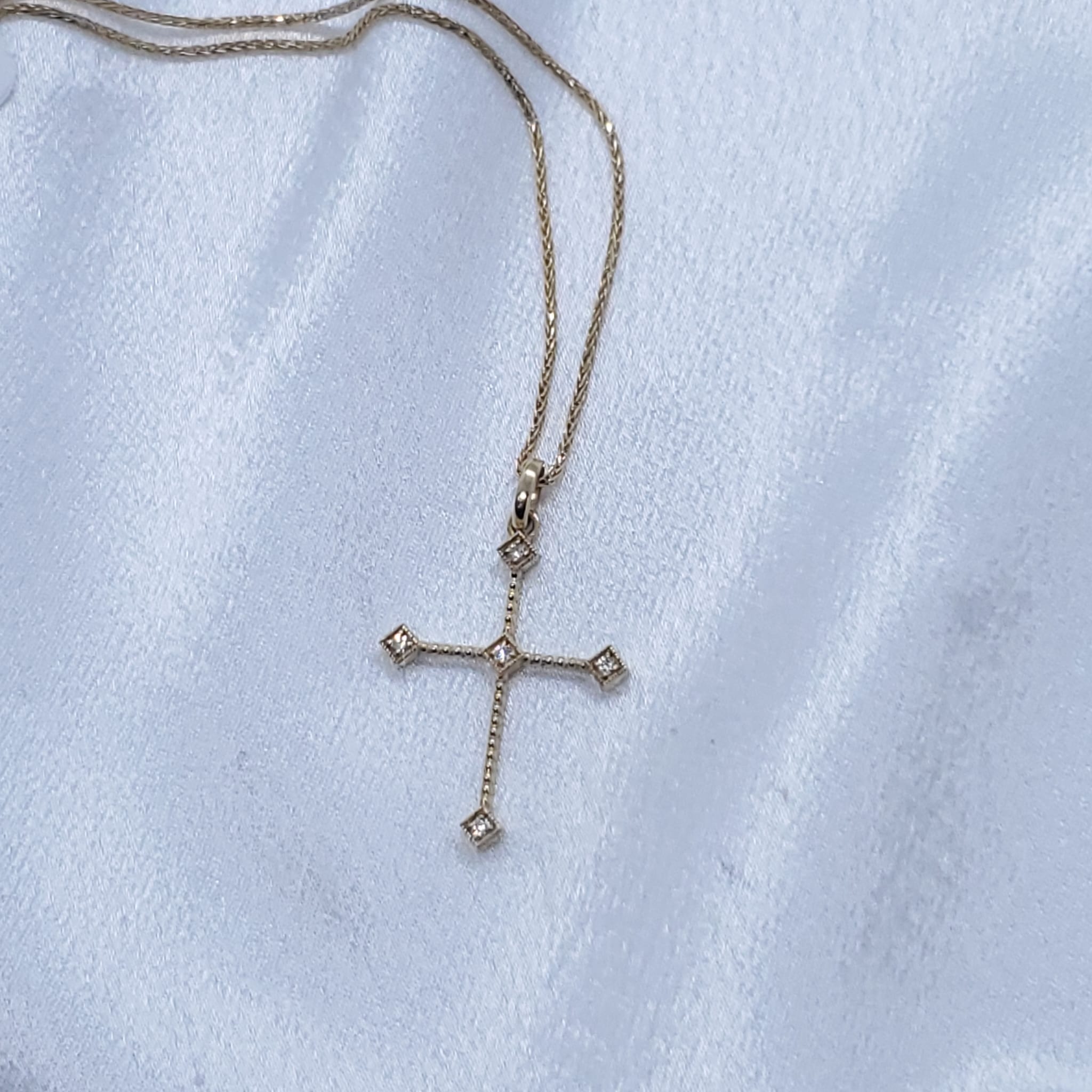 18K Yellow Gold Diamond Cross Pendant - 0.13 CTW