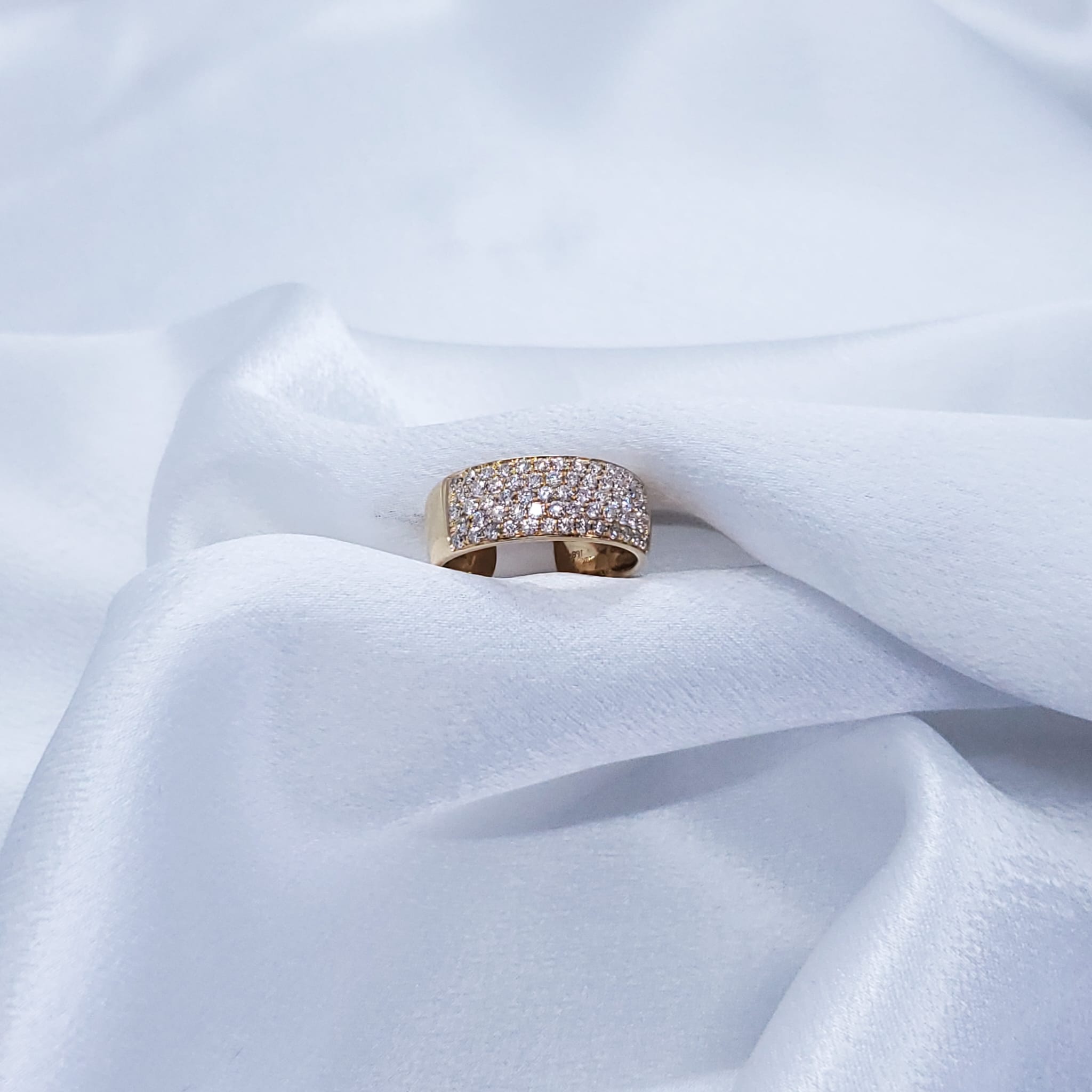 18K Yellow Gold Natural Diamond band