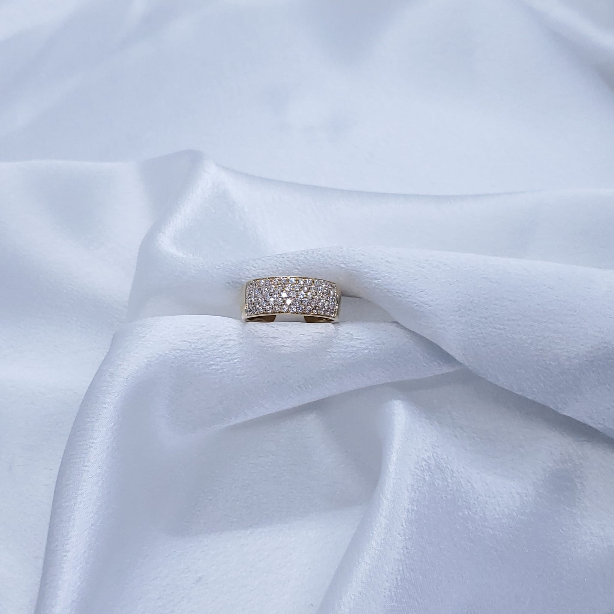 18K Yellow Gold Natural Diamond band