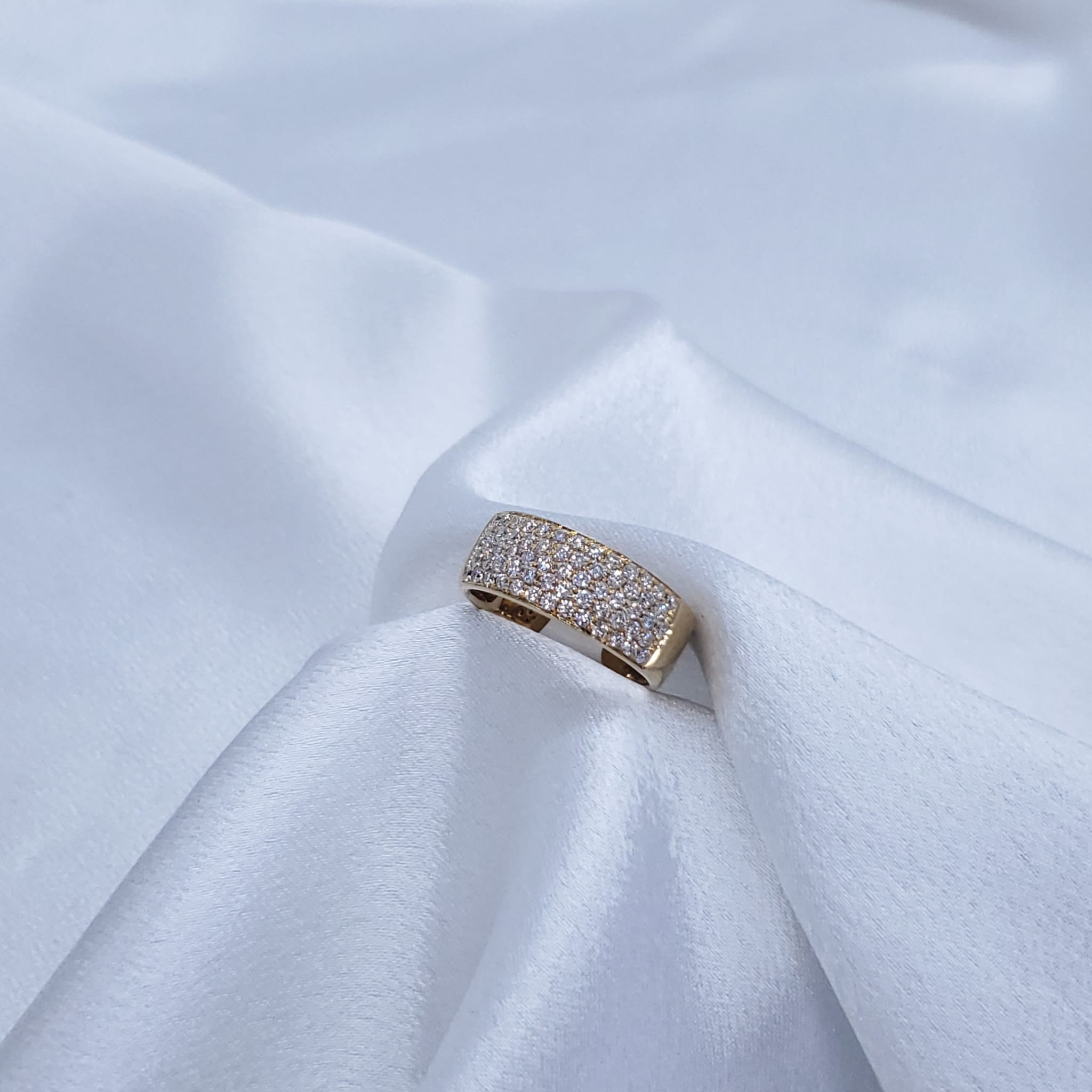 18K Yellow Gold Natural Diamond band