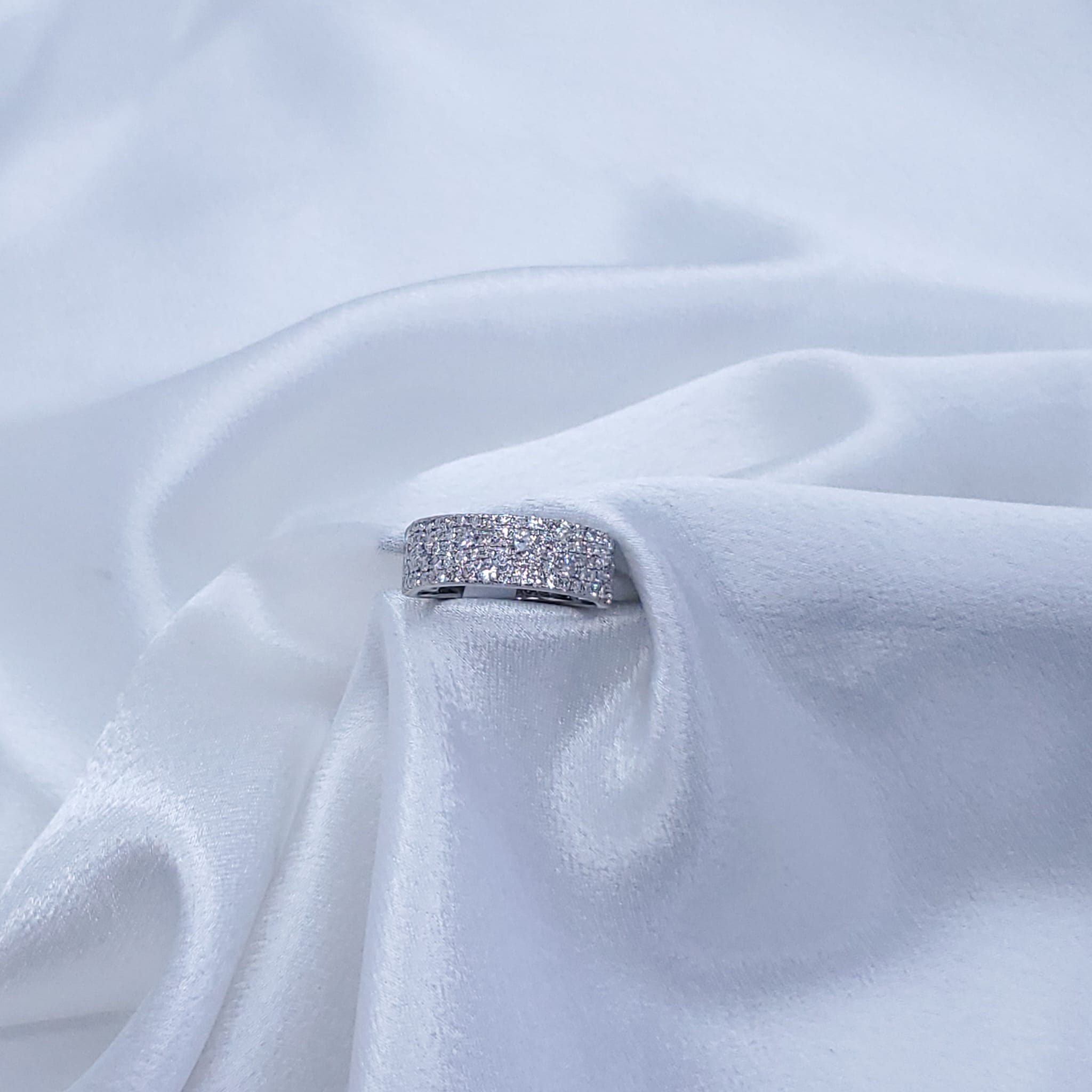 18K White Gold Pavé Diamond Band - 0.22 CTW