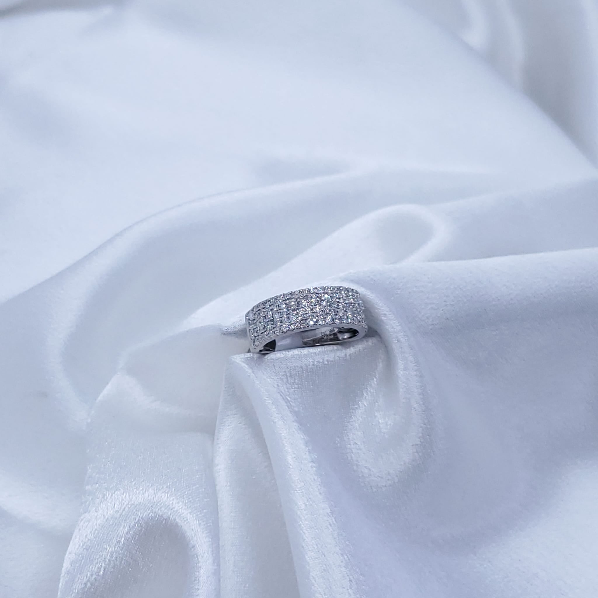 18K White Gold Pavé Diamond Band - 0.22 CTW