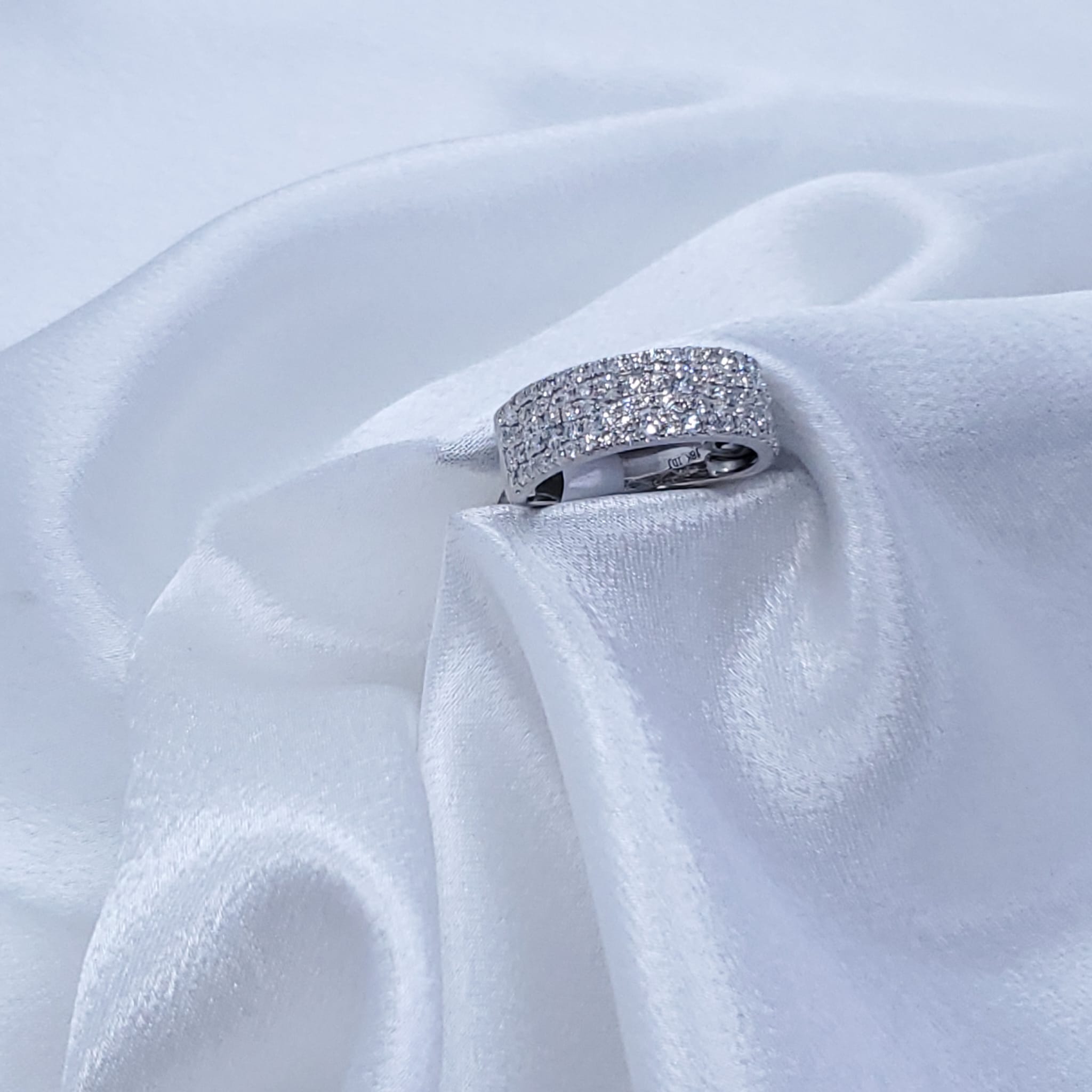 18K White Gold Pavé Diamond Band - 0.22 CTW