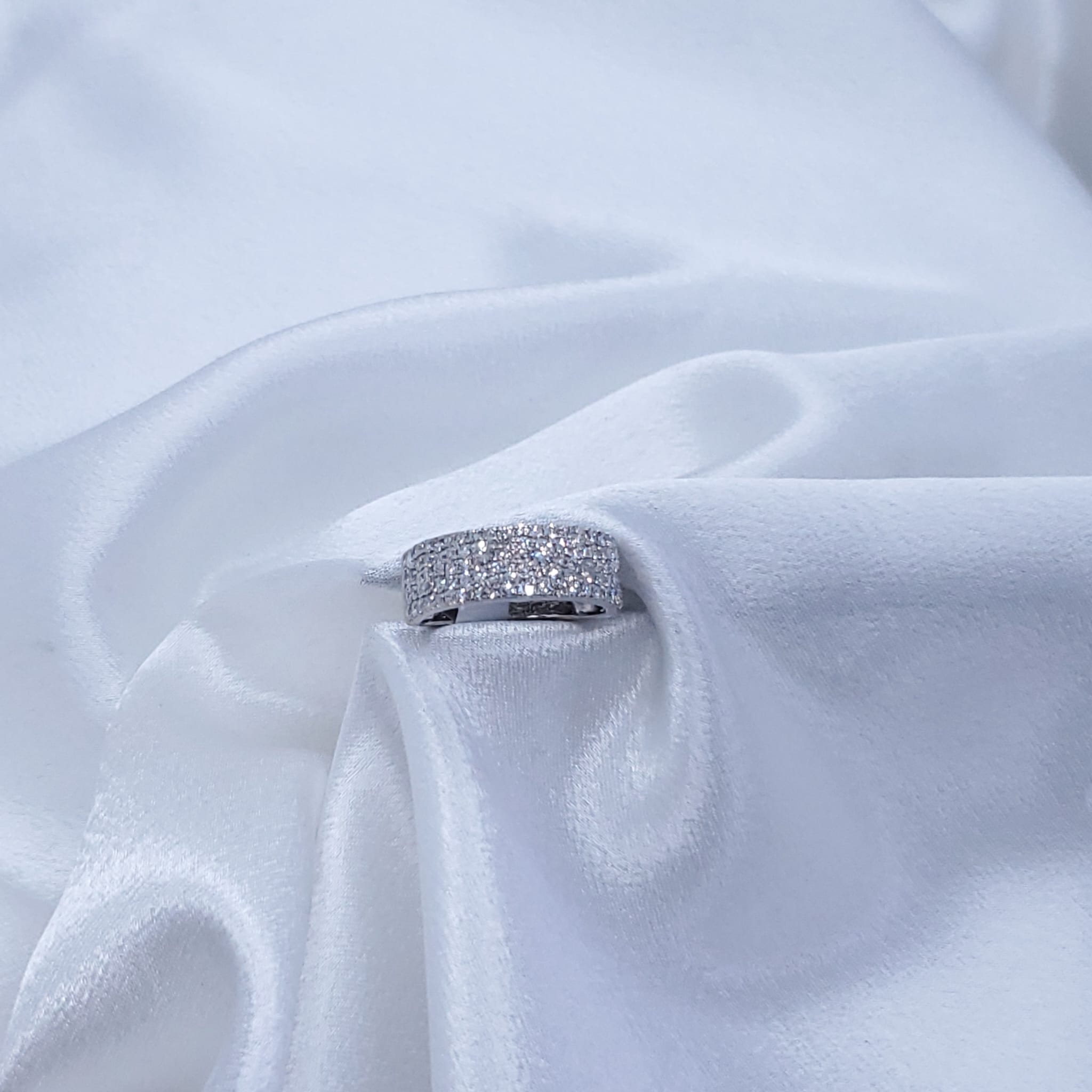 18K White Gold Pavé Diamond Band - 0.22 CTW