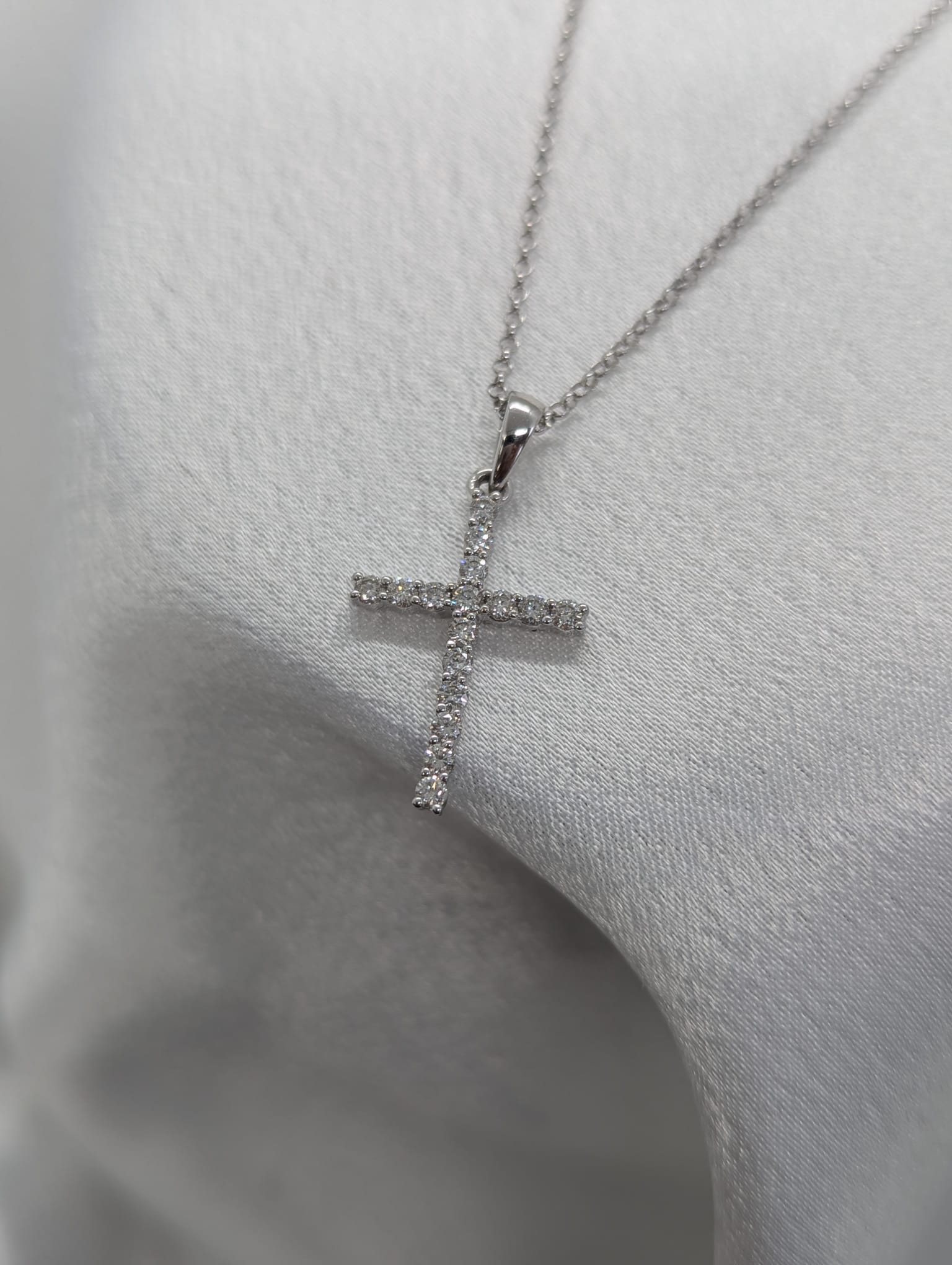 18K White Gold Diamond Cross Pendant - 0.40 CTW