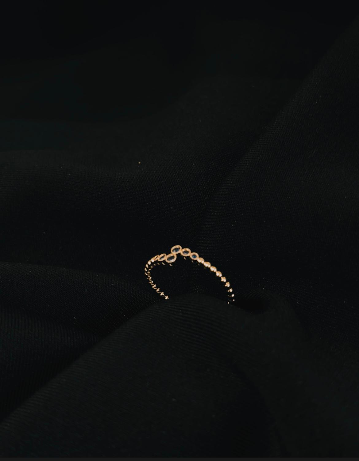18k Yellow gold Natural Blue Sapphire Ring