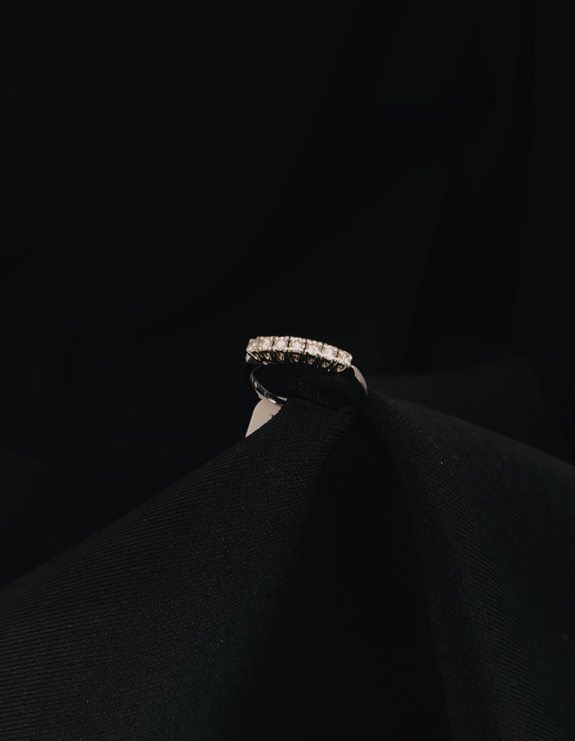 18kt White Gold Natural Diamond Ring