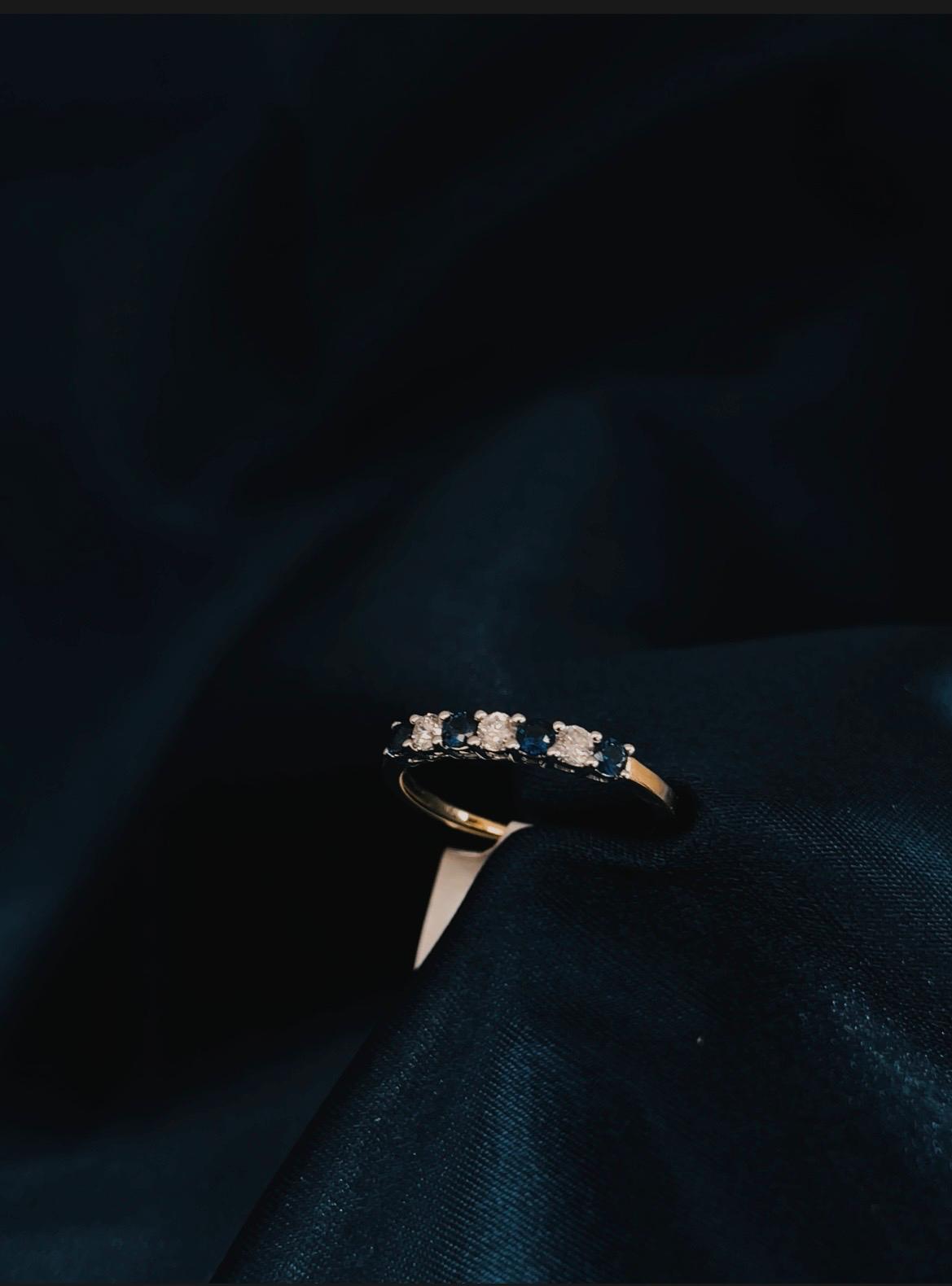 18k Yellow Gold Natural Diamond and Natural Sapphire Band