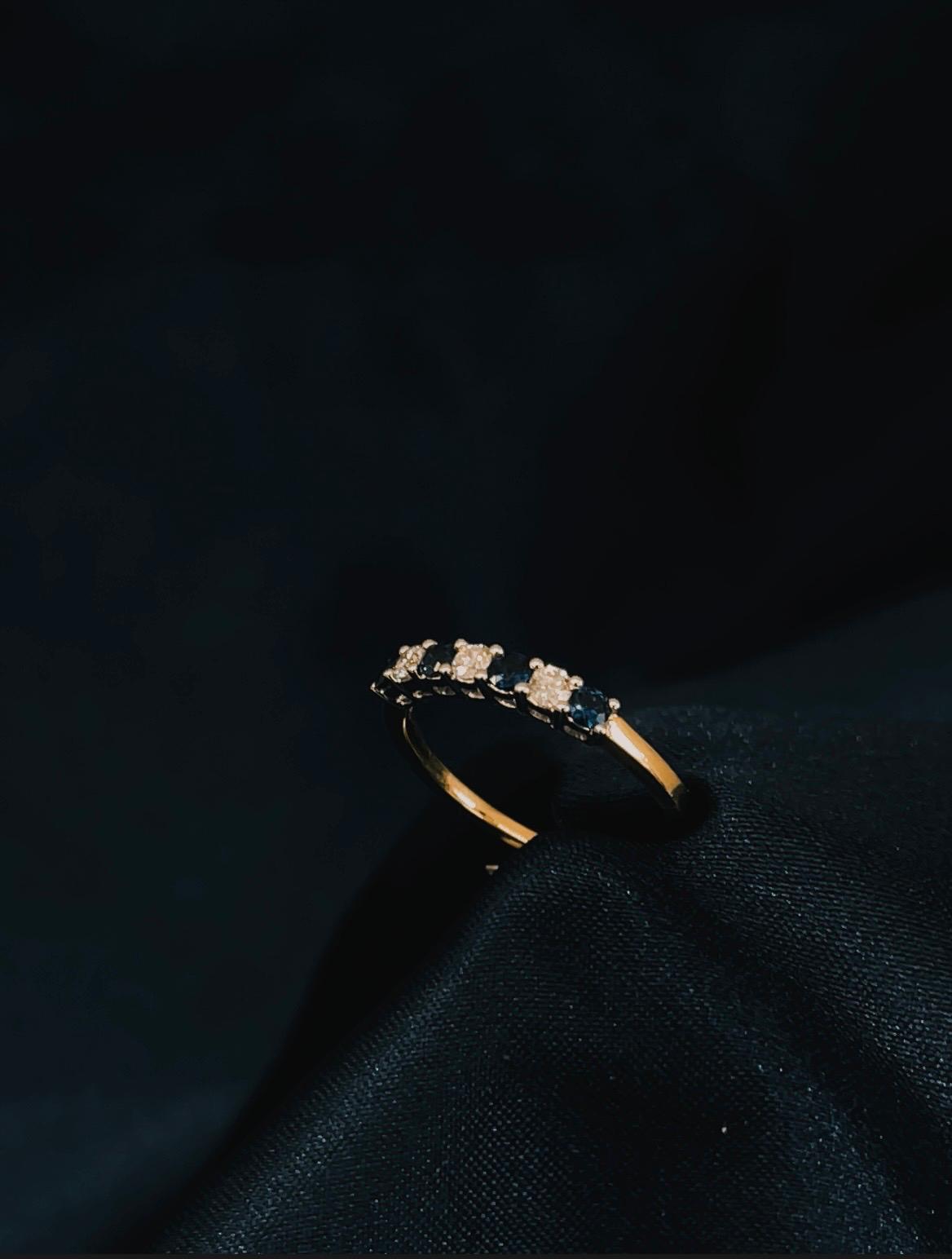 18k Yellow Gold Natural Diamond and Natural Sapphire Band