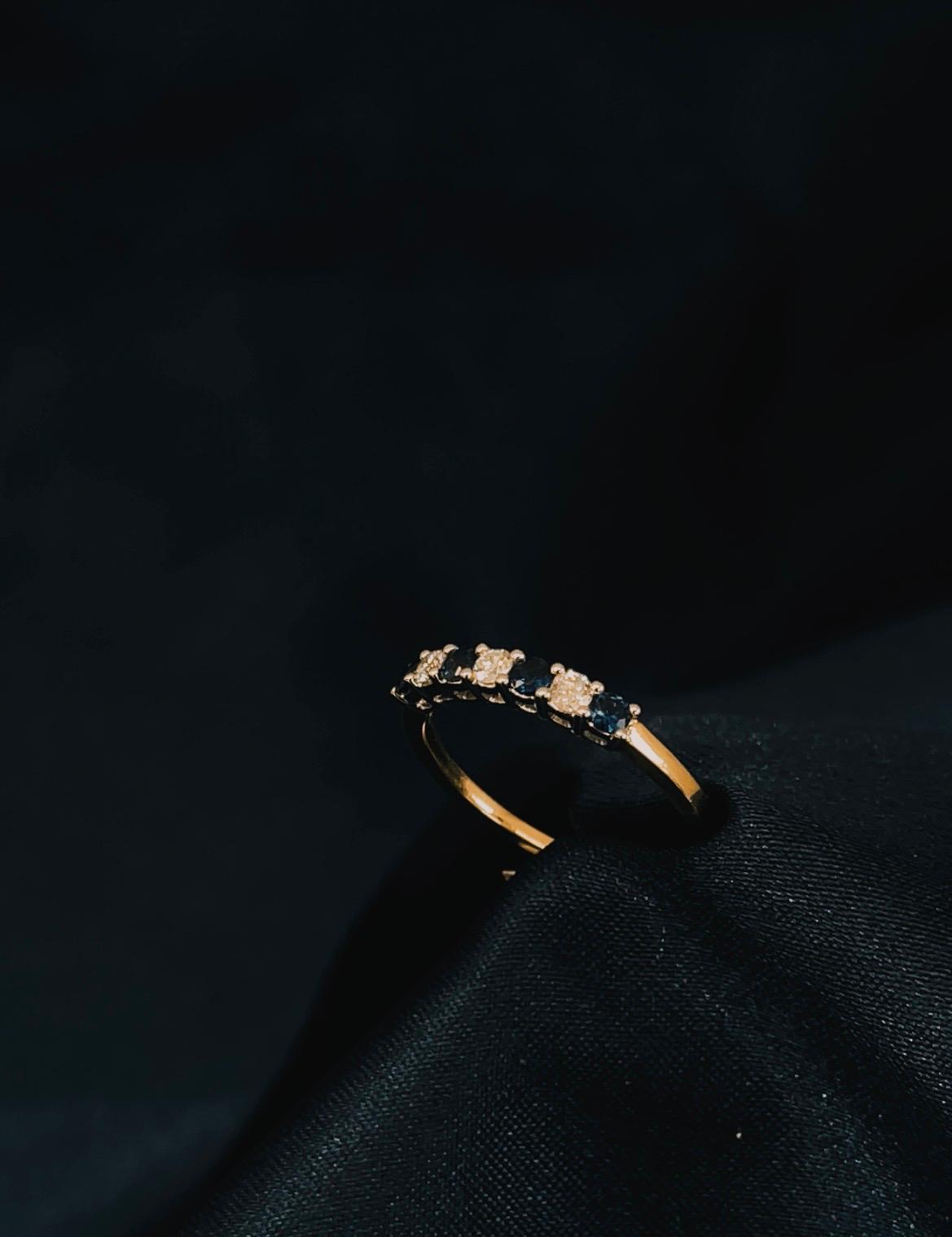 18k Yellow Gold Natural Diamond and Natural Sapphire Band