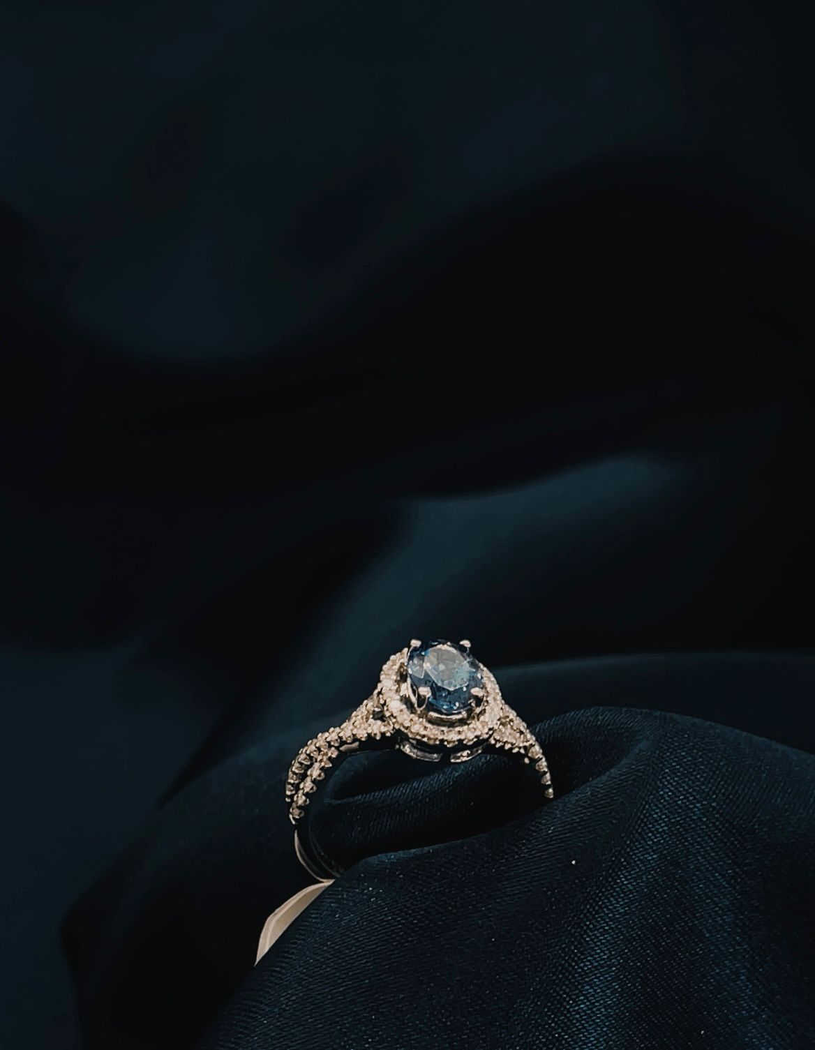14k White gold Natural Diamond and Natural Tanzanite Ring