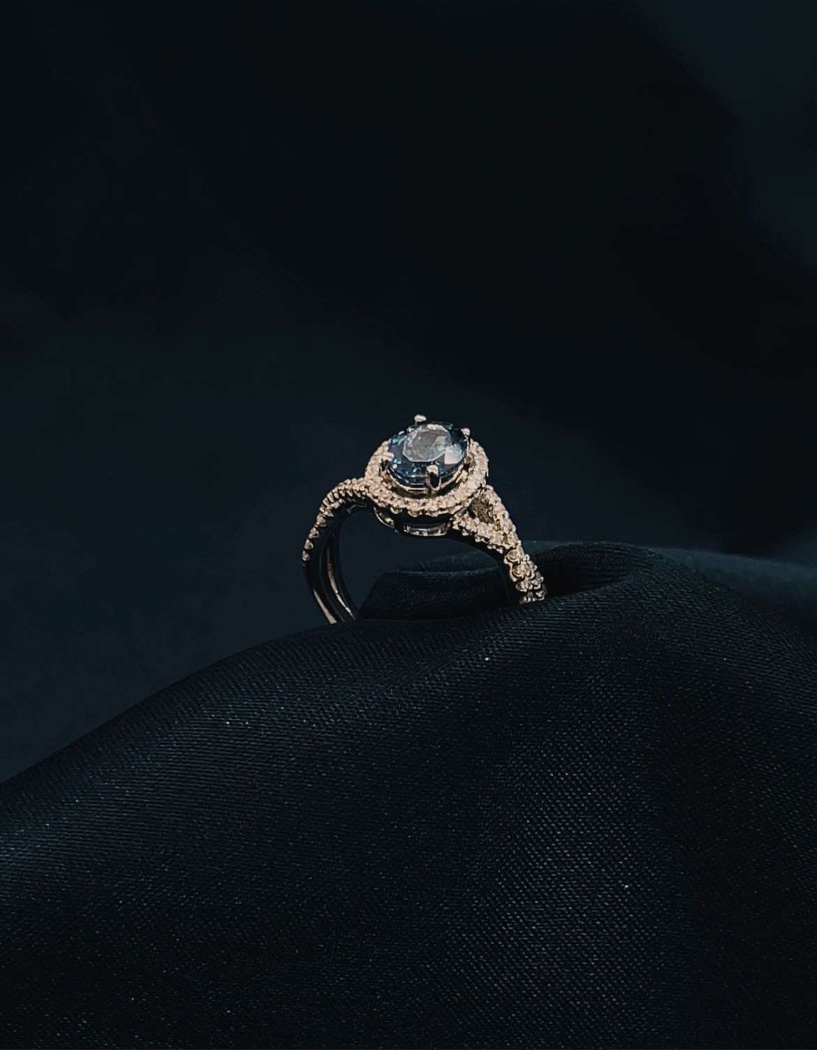 14k White gold Natural Diamond and Natural Tanzanite Ring