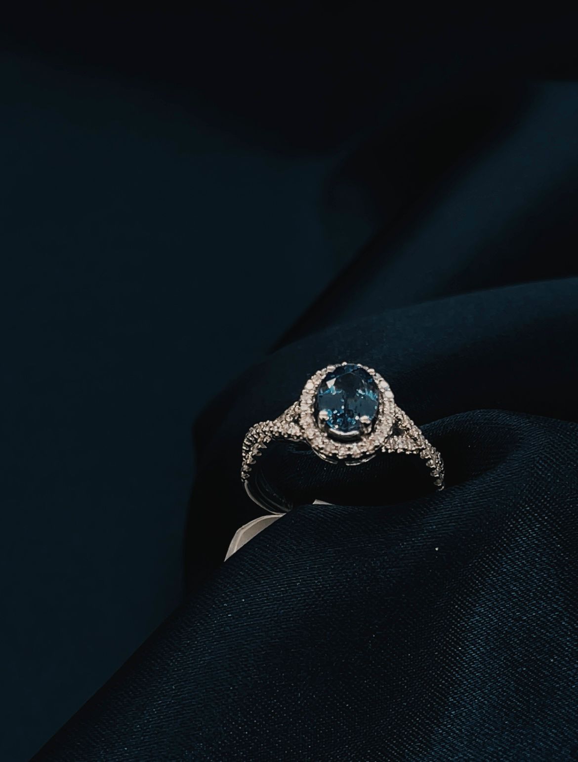 14k White gold Natural Diamond and Natural Tanzanite Ring