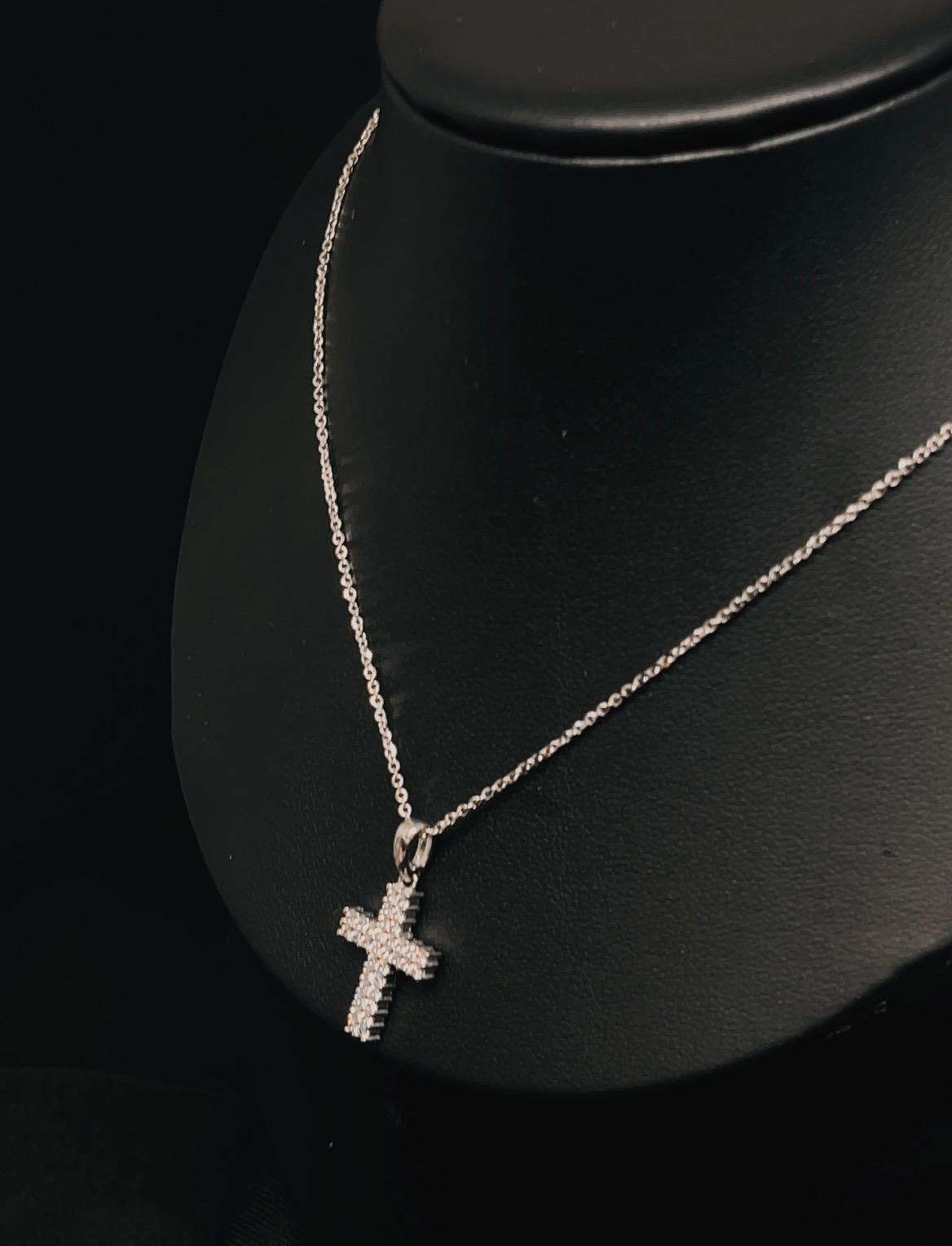 18k White Gold C/Z Cross