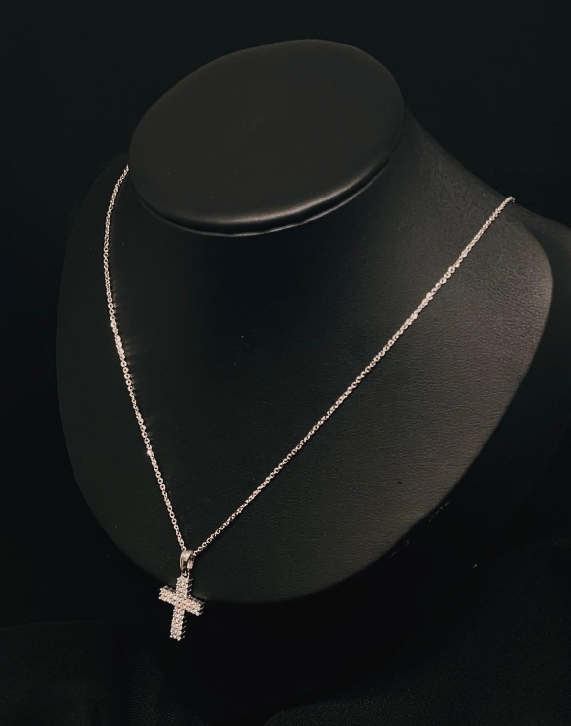 18k White Gold C/Z Cross