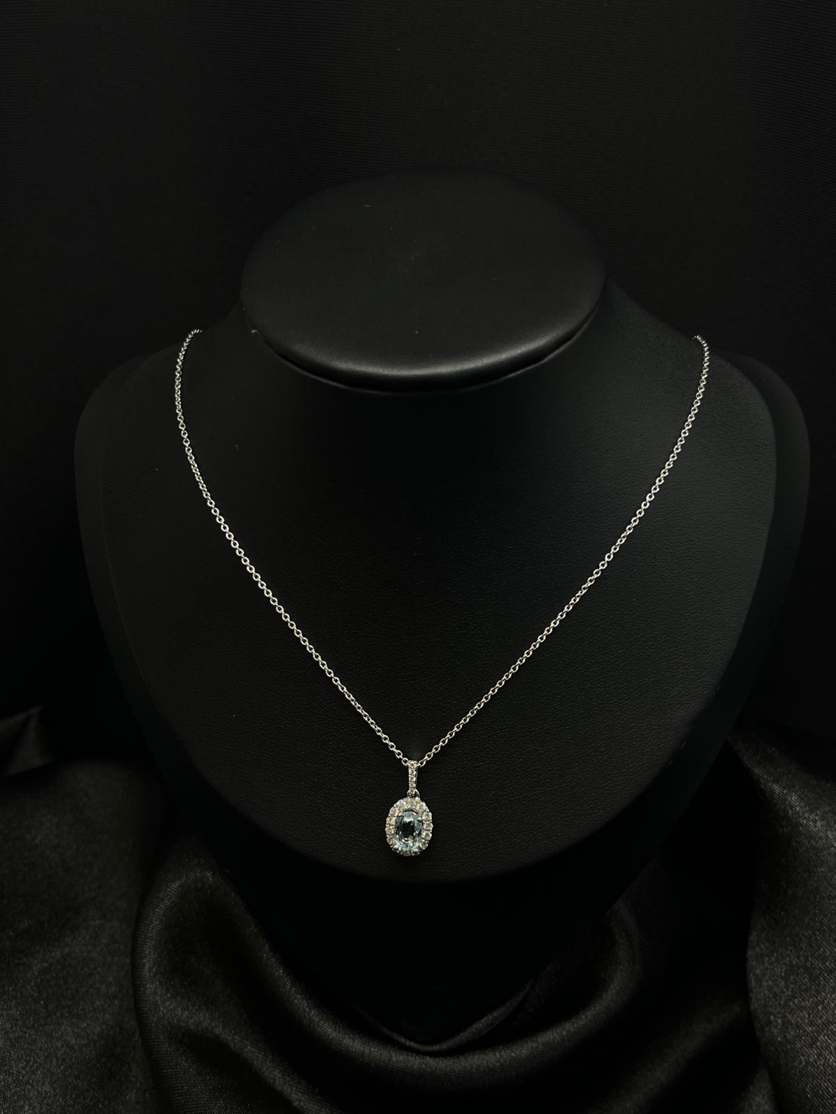 18k White Gold Blue Topaz Neckless