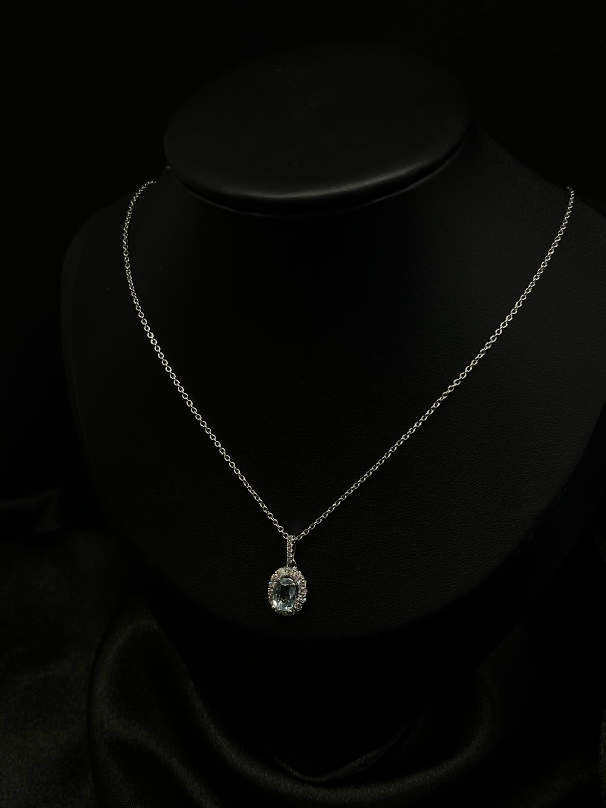 18k White Gold Blue Topaz Neckless