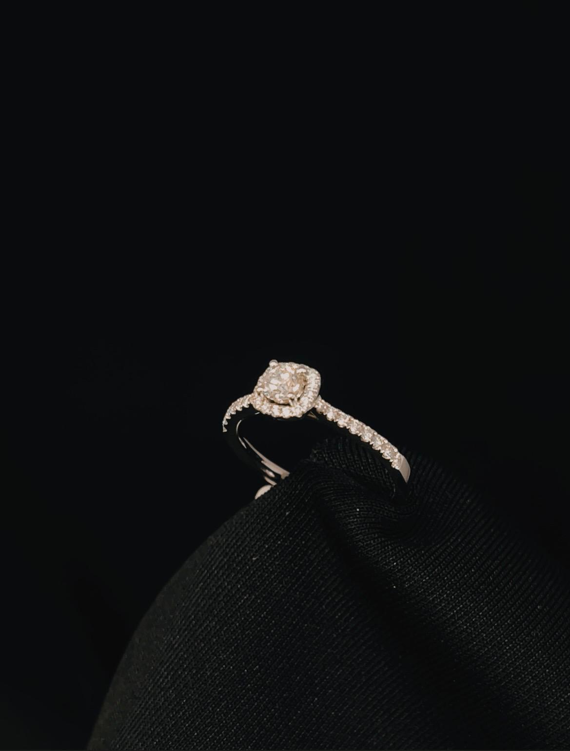 18K White Gold Cushion Cut Diamond Ring