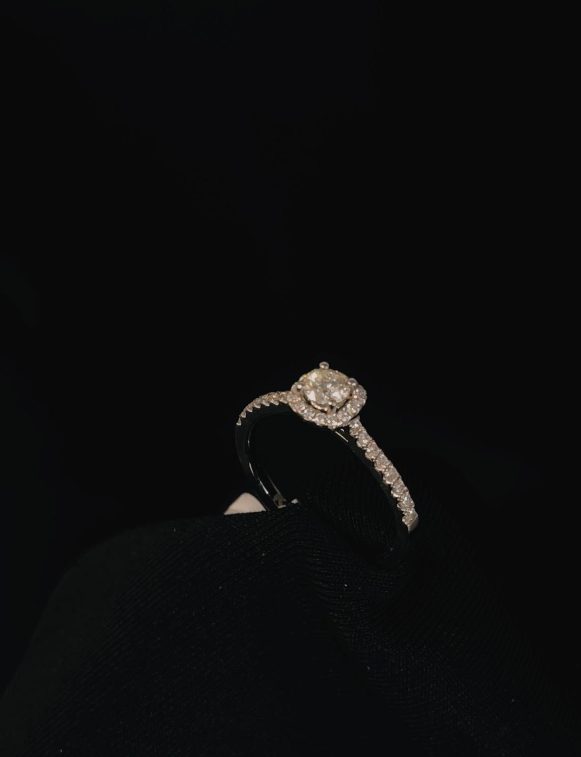 18K White Gold Cushion Cut Diamond Ring