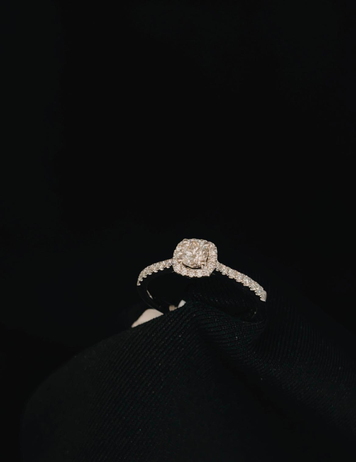 18K White Gold Cushion Cut Diamond Ring