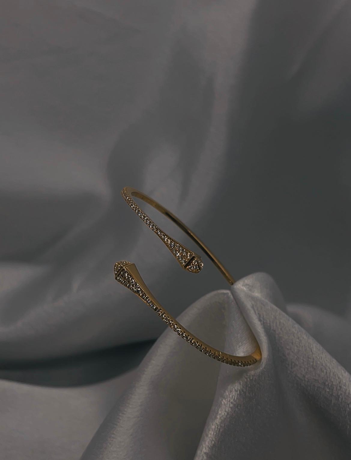 18kt Yellow gold Natural Diamond Bangle