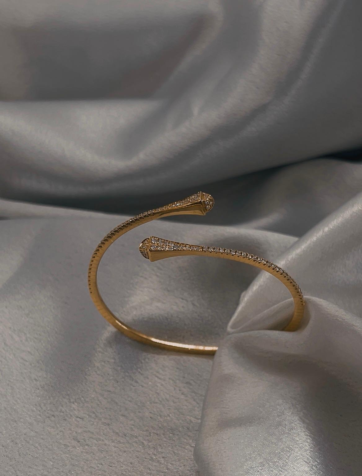 18kt Yellow gold Natural Diamond Bangle
