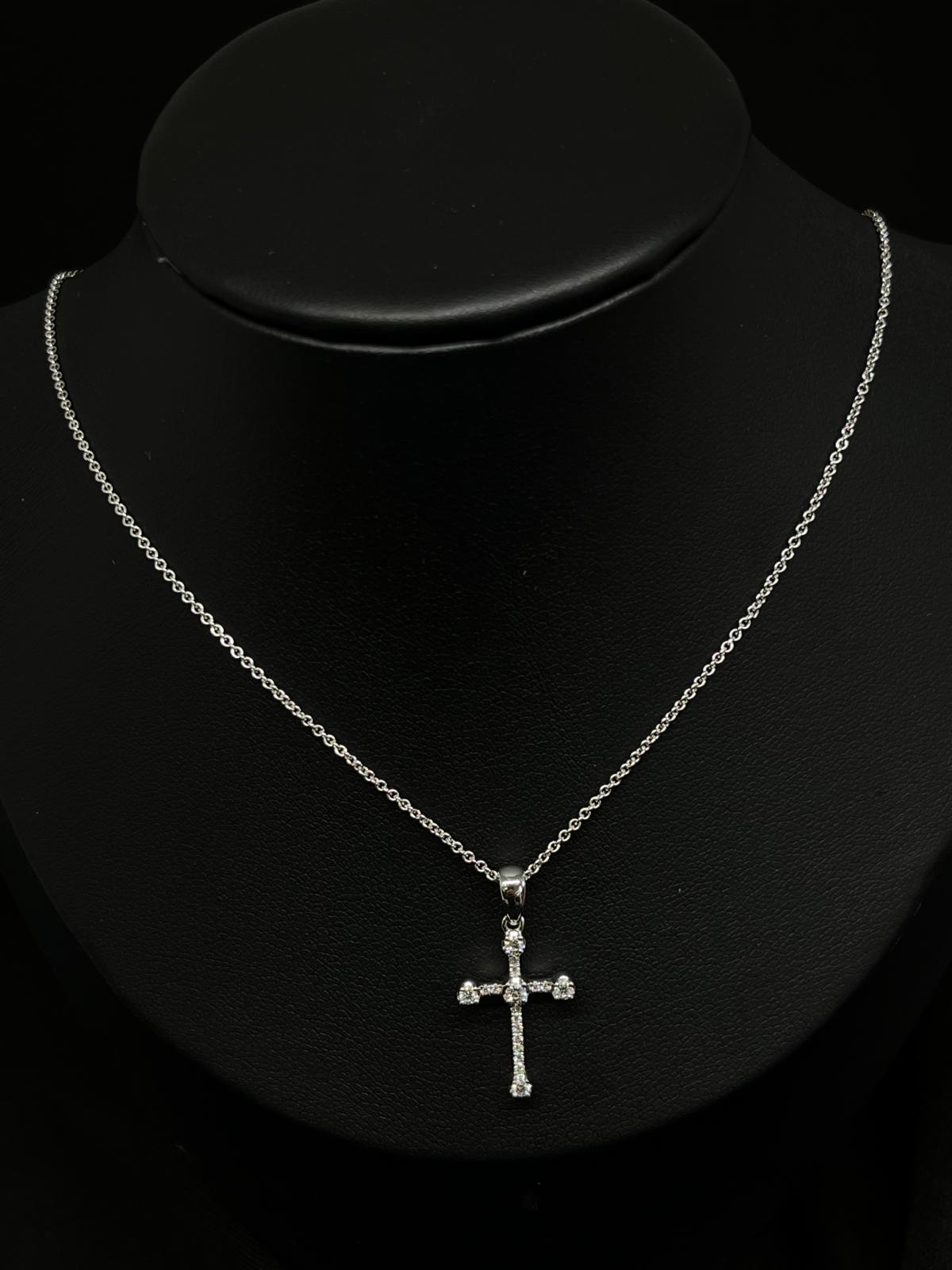 18k White Gold Natural Diamond Cross