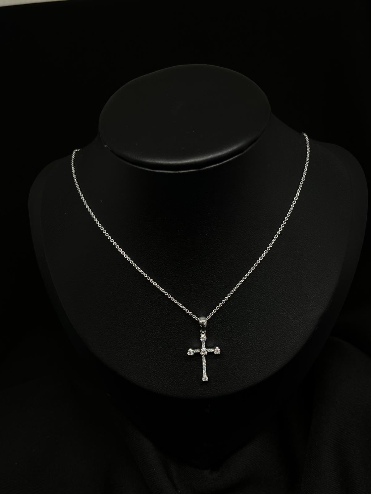 18k White Gold Natural Diamond Cross