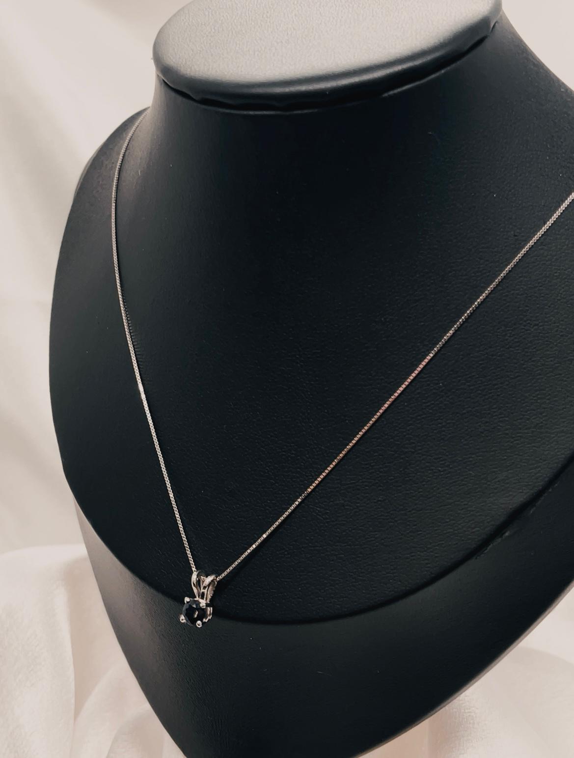 14K White Gold Blue Sapphire Pendent
