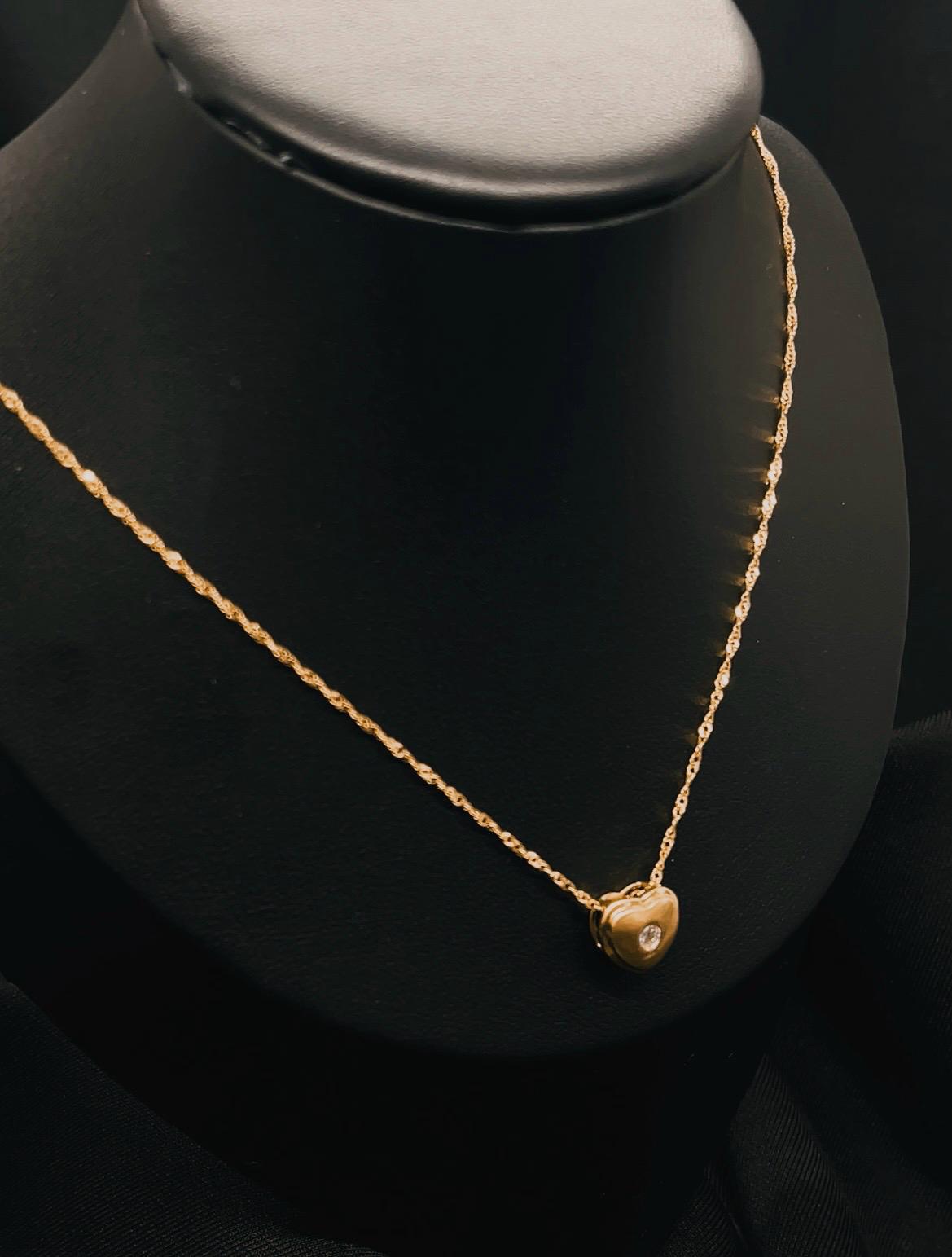 18K Heart Pendent With Natural Diamond