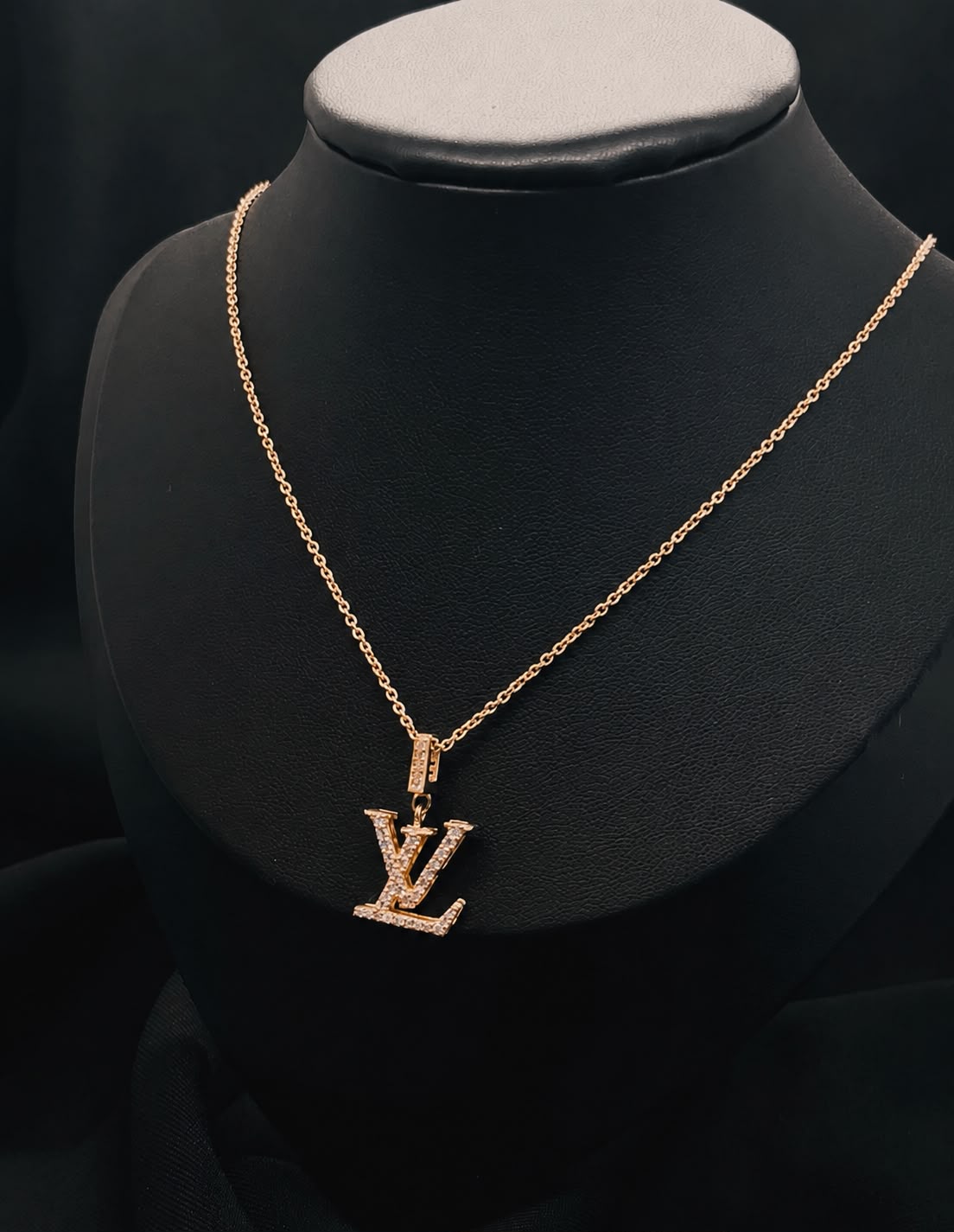 10Kt Yellow gold LV, CZ pendent