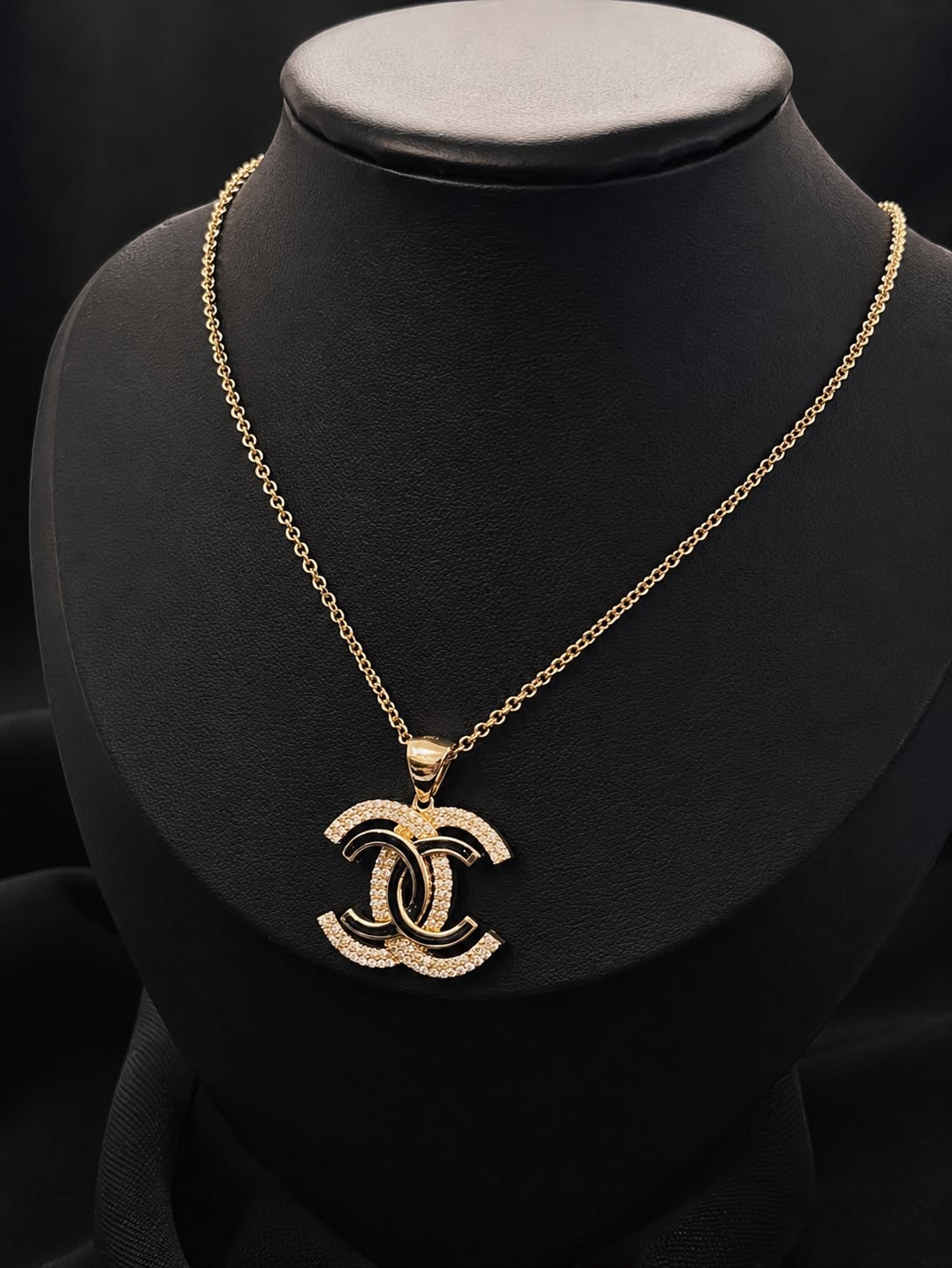10kt Yellow gold Chanel C/Z pendent