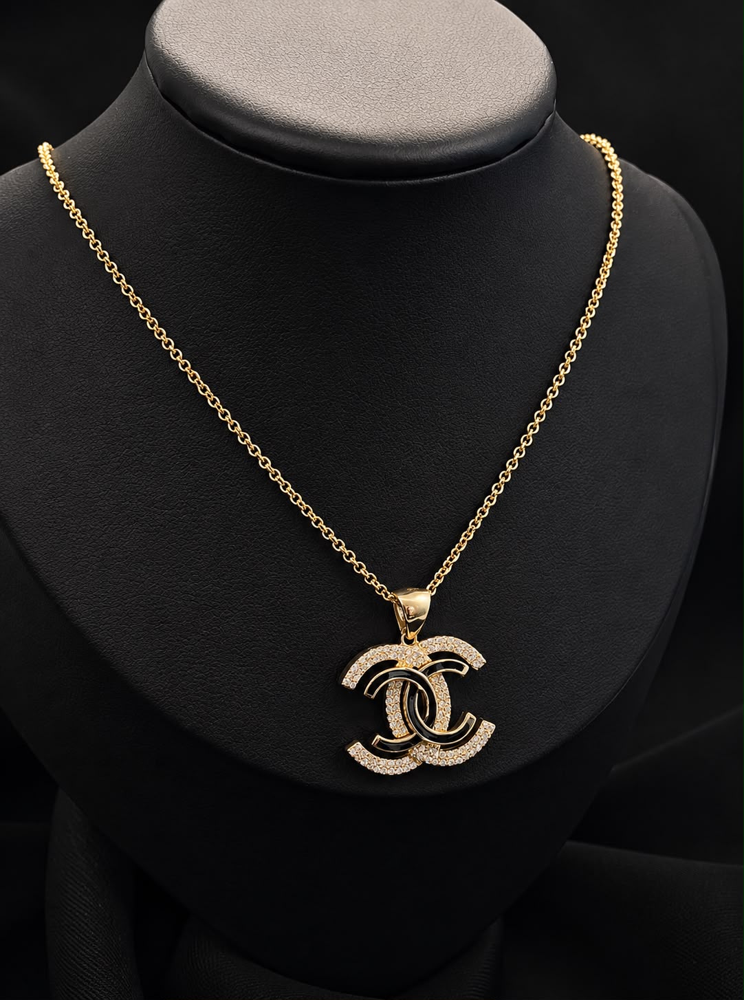 10kt Yellow gold Chanel C/Z pendent