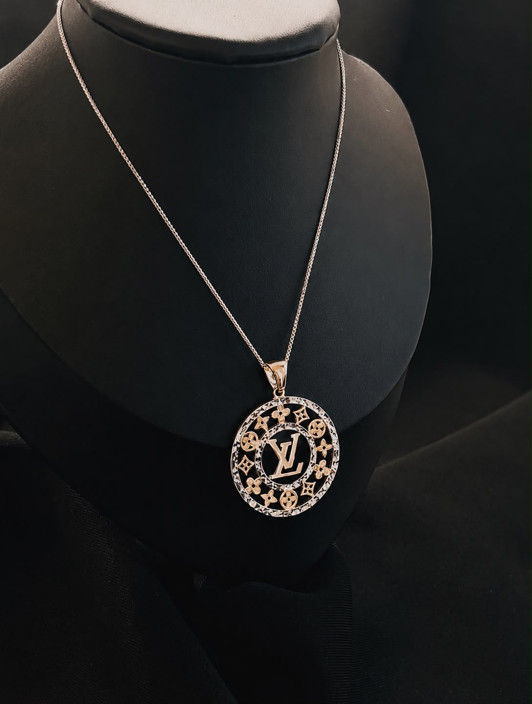 10kt two tone LV pendent diamond Cut