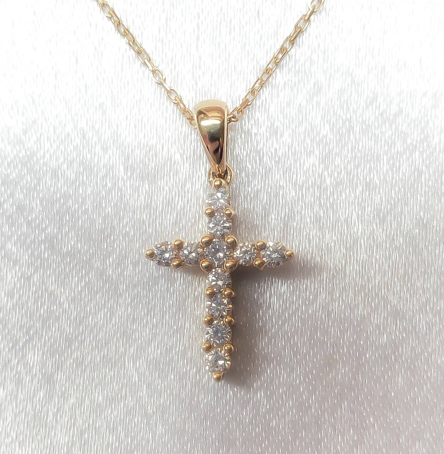 18kt. Diamond Cross 0.26